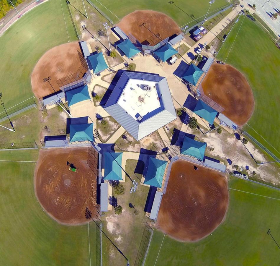 Holiday Inn & Suites College Station-Aggieland By Ihg Buitenkant foto